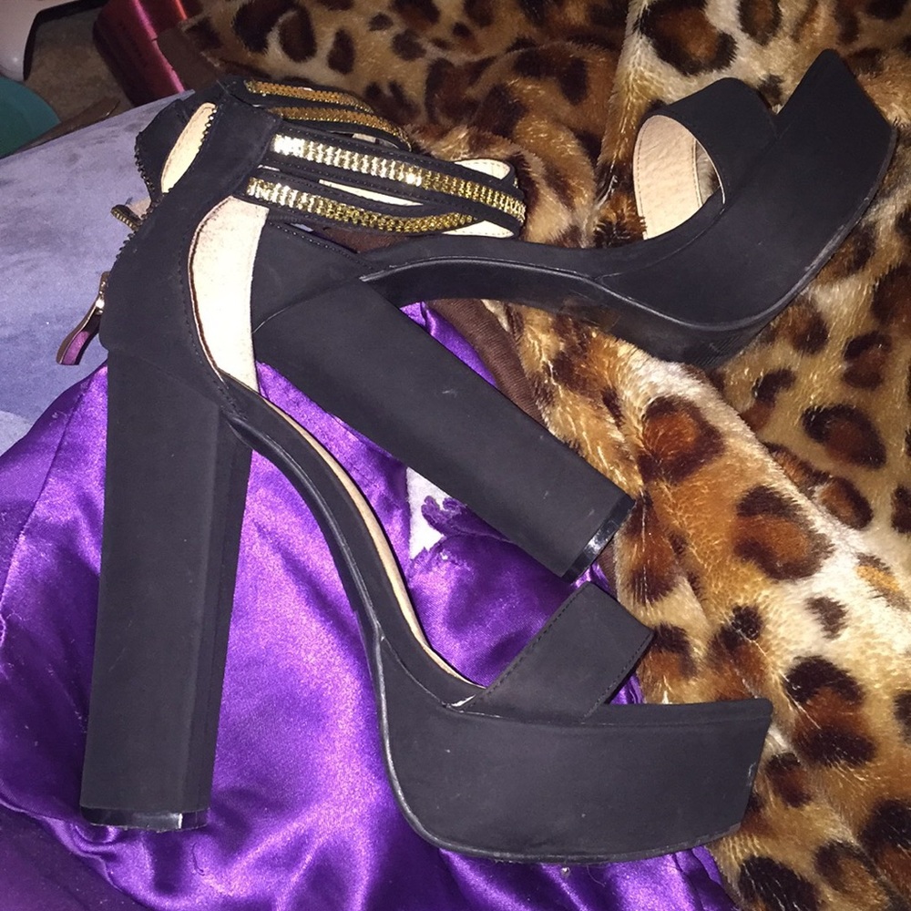 Shoes - Picture 2 of 2